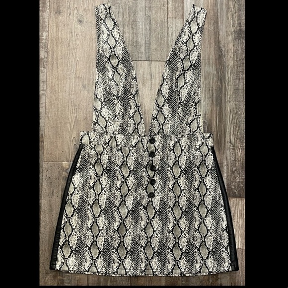 Dresses & Skirts - NWOT Wild Honey Snakeskin Dress